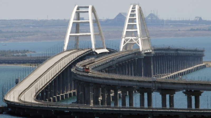 Движение автотранспорта по Крымскому мосту восстановлено