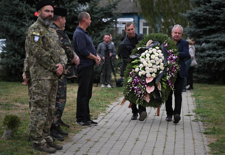 Актера Романа Мадянова похоронили в подмосковном селе Малахово