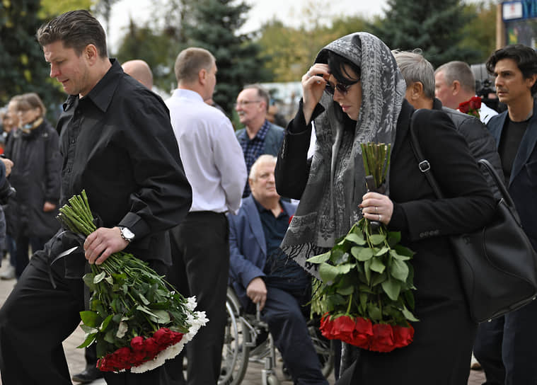 Актера Романа Мадянова похоронили в подмосковном селе Малахово